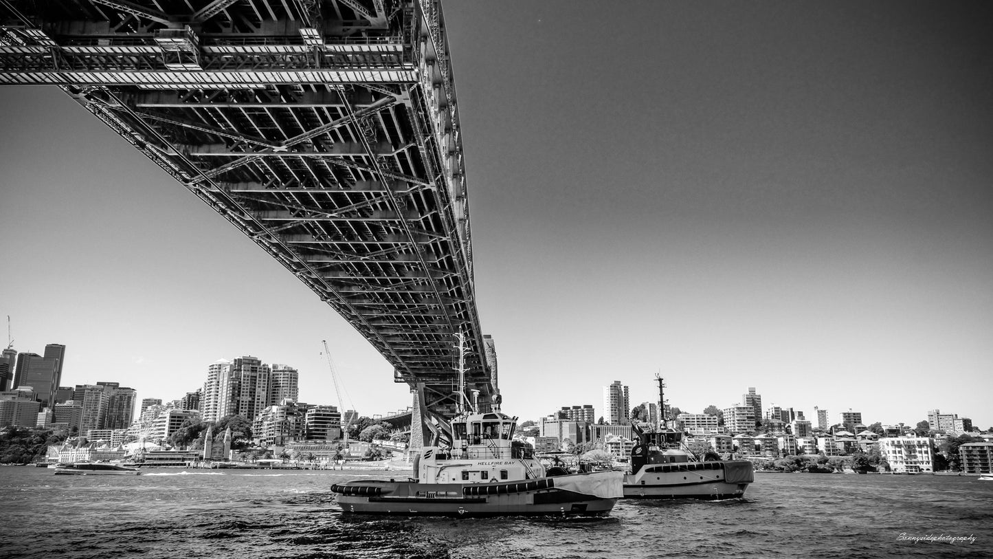 Bridge Boat Black&White